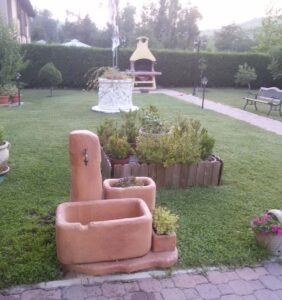 <a href="/prodotti/fontane-da-giardino/fontana-dolomiti-60/">fontana Dolomiti 60</a> col. mattone, cod. 03FD60M, località: Monte San Pietro (Bologna) fontana Dolomiti 60 col. mattone, cod. 03FD60M, località: Monte San Pietro (Bologna)
