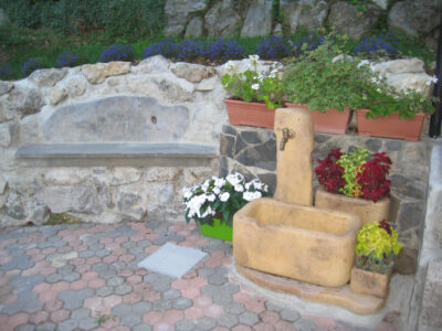 <a href="/prodotti/fontane-da-giardino/fontana-dolomiti-60/">fontana Dolomiti 60</a> col. old stone, cod. 03FD60OS, località: Bedulita (Bergamo) fontana Dolomiti 60 col. old stone, cod. 03FD60OS, località: Bedulita (Bergamo)