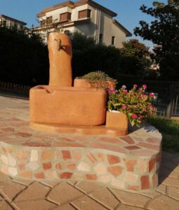 <a href="/prodotti/fontane-da-giardino/fontana-dolomiti-60/">fontana Dolomiti 60</a> col. mattone, cod. 03FD60M, località: Mendicino (Cosenza) fontana Dolomiti 60 col. mattone, cod. 03FD60M, località: Mendicino (Cosenza)