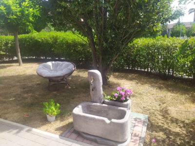 <a href="/prodotti/fontane-da-giardino/fontana-dolomiti-80/">fontana Dolomiti 80</a> col. antichizzato, cod. 03FD80AT località: Ramiola Di Medesano (Parma) fontana Dolomiti 80 col. antichizzato, cod. 03FD80AT località: Ramiola Di Medesano (Parma)