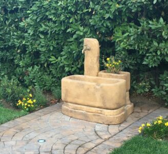 <a href="/prodotti/fontane-da-giardino/fontana-dolomiti-80/">fontana Dolomiti 80</a>, cod. 03FD80OS, con basamento su misura col. old stone, località: Lanciano (Chieti) fontana Dolomiti 80, cod. 03FD80OS, con basamento su misura col. old stone, località: Lanciano (Chieti)