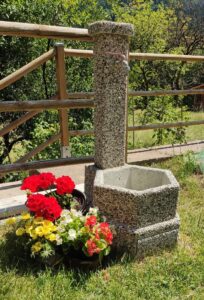<a href="/prodotti/fontane-da-giardino/fontana-esagonale-45/">fontana esagonale 45</a> ghiaia di fiume, cod. 03F45F, località: Trento fontana esagonale 45 ghiaia di fiume, cod. 03F45F, località: Trento