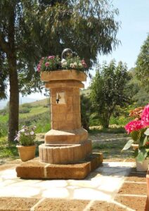 <a href="/prodotti/fontane-da-giardino/fontana-fiorita/">fontana fiorita</a> col. old stone, cod. 03FFOS, località: Ripatransone (Ascoli Piceno) fontana fiorita col. old stone, cod. 03FFOS, località: Ripatransone (Ascoli Piceno)