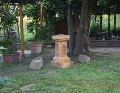 <a href="/prodotti/fontane-da-giardino/fontana-fiorita/">fontana fiorita</a> col. old stone, cod. 03FFOS, località: Valli di Chioggia (Venezia) fontana fiorita col. old stone, cod. 03FFOS, località: Valli di Chioggia (Venezia)