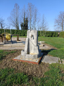 <a href="/prodotti/fontane-da-giardino/fontana-grand-canyon/">fontana Grand Canyon</a> col. antichizzato, cod. 03FGCAT, località: Torre dei Picenardi (Cremona) fontana Grand Canyon col. antichizzato, cod. 03FGCAT, località: Torre dei Picenardi (Cremona)