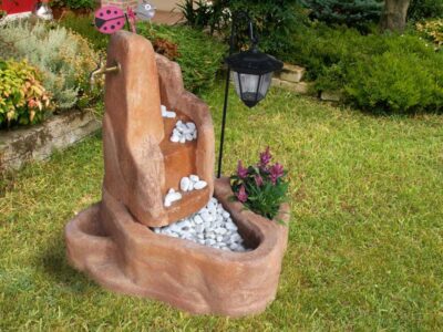 <a href="/prodotti/fontane-da-giardino/fontana-piave-con-gioco-d-acqua-e-lanterna-solare/">fontana Piave con gioco d'acqua e lanterna</a> col. mattone, cod. 13FPILM, provincia di Rovigo fontana Piave con gioco d'acqua e lanterna col. mattone, cod. 13FPILM, provincia di Rovigo
