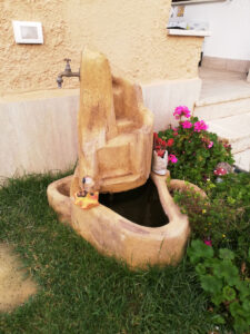 <a href="/prodotti/fontane-da-giardino/fontana-piave-con-gioco-d-acqua/">fontana Piave con gioco d'acqua</a> col. mattone, cod. 13FPIOS, località: Cerveteri (Roma) fontana Piave con gioco d'acqua col. mattone, cod. 13FPIOS, località: Cerveteri (Roma)