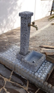 <a href="/prodotti/fontane-da-giardino/fontana-quadrata-40/">fontana quadrata 40</a> ghiaia di fiume, cod. 03F40F, località: Caerano di San Marco (Treviso) fontana quadrata 40 ghiaia di fiume, cod. 03F40F, località: Caerano di San Marco (Treviso)