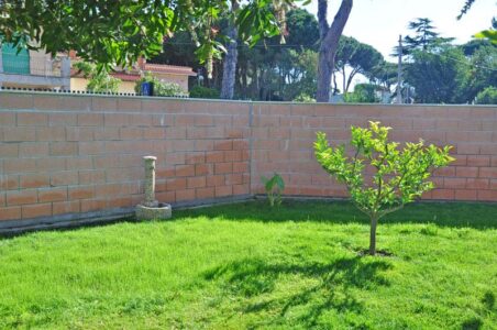 <a href="/prodotti/fontane-da-giardino/fontana-semicerchio/">fontana semicerchio</a> ghiaia colorata, cod. 03FSC, località: Roma fontana semicerchio ghiaia colorata, cod. 03FSC, località: Roma
