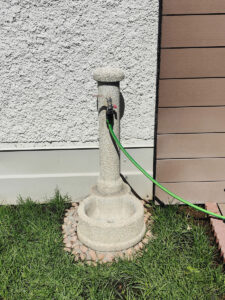 <a href="/prodotti/fontane-da-giardino/fontana-tondella/">fontana tondella</a> col. avorio, cod. 03FTA, località: Cassina de Pecchi (Milano) fontana tondella col. avorio, cod. 03FTA, località: Cassina de Pecchi (Milano)