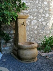fontana Volterra rotonda col. old stone (fuori produzione), cod. 03FVRO50OS, località: Toscolano Maderno (Brescia) fontana Volterra rotonda col. old stone (fuori produzione), cod. 03FVRO50OS, località: Toscolano Maderno (Brescia)