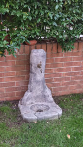 <a href="/prodotti/fontane-da-giardino/fonte-alla-roccia-easy/">fontana fonte alla roccia easy</a> col. antichizzato, cod. 03FREAT, località: Siena fontana fonte alla roccia easy col. antichizzato, cod. 03FREAT, località: Siena