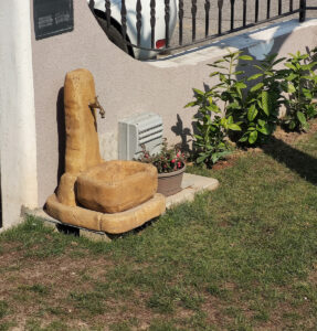 <a href="/prodotti/fontane-da-giardino/fonte-alla-roccia/">fontana fonte alla roccia</a> col. old stone, cod. 03FROS, località: Buttapietra (Verona) fontana fonte alla roccia col. old stone, cod. 03FROS, località: Buttapietra (Verona)