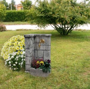 fontana <a href="/prodotti/fontane-da-giardino/fonte-antica-easy/">fonte antica easy</a> col. antichizzato, cod. 03FOAEAT, località: Fratta Polesine (Rovigo) fontana fonte antica easy col. antichizzato, cod. 03FOAEAT, località: Fratta Polesine (Rovigo)