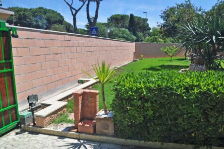 fontana <a href="/prodotti/fontane-da-giardino/fonte-antica-easy/">fonte antica easy</a> col. mattone, cod. 03FOAEM, località: Roma fontana fonte antica easy col. mattone, cod. 03FOAEM, località: Roma
