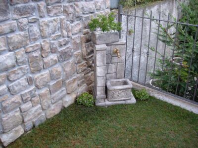 fontana <a href="/prodotti/fontane-da-giardino/fonte-antica/">fonte antica</a> col. antichizzato, cod. 03FOAAT fontana fonte antica col. antichizzato, cod. 03FOAAT