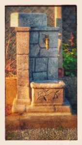 fontana <a href="/prodotti/fontane-da-giardino/fonte-antica/">fonte antica</a> col. antichizzato, cod. 03FOAAT, località: Formignana (Ferrara) fontana fonte antica col. antichizzato, cod. 03FOAAT, località: Formignana (Ferrara)
