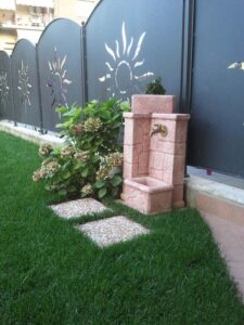 fontana <a href="/prodotti/fontane-da-giardino/fonte-antica/">fonte antica</a> col. rosa antico, cod. 03FOARA, località: Sovere (Bergamo) fontana fonte antica col. rosa antico, cod. 03FOARA, località: Sovere (Bergamo)