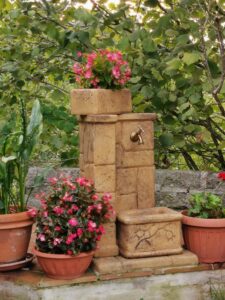 fontana <a href="/prodotti/fontane-da-giardino/fonte-antica/">fonte antica</a> col. old stone, cod. 03FOAOS, località: Subiaco (Roma) fontana fonte antica col. old stone, cod. 03FOAOS, località: Subiaco (Roma)