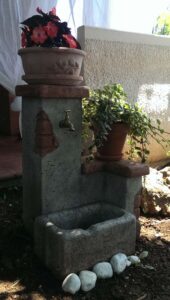 fontana <a href="/prodotti/fontane-da-giardino/fonte-del-casale-easy/">fonte del casale easy</a> col. antichizzato, cod. 03FDCEAT, località: Codroipo (Udine) fontana fonte del casale easy col. antichizzato, cod. 03FDCEAT, località: Codroipo (Udine)