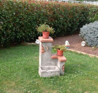 fontana <a href="/prodotti/fontane-da-giardino/fonte-del-casale-easy/">fonte del casale easy</a> col. antichizzato, cod. 03FDCEAT, località: Cuorgné (Torino) fontana fonte del casale easy col. antichizzato, cod. 03FDCEAT, località: Cuorgné (Torino)
