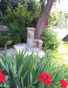 fontana <a href="/prodotti/fontane-da-giardino/fonte-del-casale-easy/">fonte del casale easy</a> col. antichizzato, cod. 03FDCEAT, località: Toirano (Savona) fontana fonte del casale easy col. antichizzato, cod. 03FDCEAT, località: Toirano (Savona)