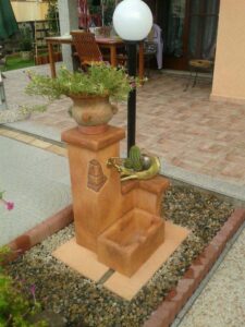 fontana <a href="/prodotti/fontane-da-giardino/fonte-del-casale-easy/">fonte del casale easy</a> col. mattone, cod. 03FDCEM, località: Lu Bagnu (Sassari) fontana fonte del casale easy col. mattone, cod. 03FDCEM, località: Lu Bagnu (Sassari)