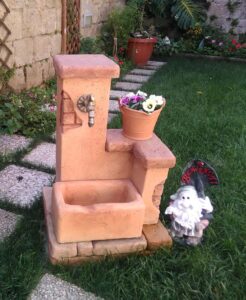 fontana <a href="/prodotti/fontane-da-giardino/fonte-del-casale-easy/">fonte del casale easy</a> col. mattone, cod. 03FDCEM, località: San Nicola la Strada (Caserta) fontana fonte del casale easy col. mattone, cod. 03FDCEM, località: San Nicola la Strada (Caserta)