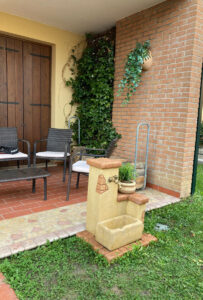 fontana <a href="/prodotti/fontane-da-giardino/fonte-del-casale-easy/">fonte del casale easy</a> col. giallo, cod. 03FDCEGG, località: Abano Terme (Padova) fontana fonte del casale easy col. giallo, cod. 03FDCEGG, località: Abano Terme (Padova)