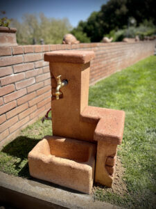 fontana <a href="/prodotti/fontane-da-giardino/fonte-del-casale-easy/">fonte del casale easy</a> col. mattone, cod. 03FDCEM, località: Crespina (Pisa) fontana fonte del casale easy col. mattone, cod. 03FDCEM, località: Crespina (Pisa)