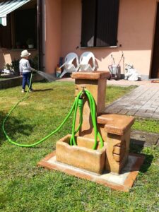 fontana <a href="/prodotti/fontane-da-giardino/fonte-del-casale-easy/">fonte del casale easy</a> col. pietre del borgo, cod. 03FDCEP, località: Casalbuttano (Cremona) fontana fonte del casale easy col. pietre del borgo, cod. 03FDCEP, località: Casalbuttano (Cremona)