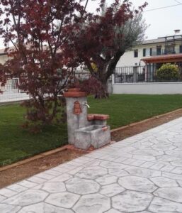 fontana <a href="/prodotti/fontane-da-giardino/fonte-del-casale/">fonte del casale</a> col. antichizzato, cod. 03FDCAT fontana fonte del casale col. antichizzato, cod. 03FDCAT
