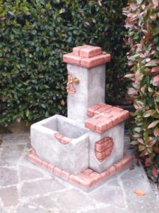 fontana <a href="/prodotti/fontane-da-giardino/fonte-del-casale/">fonte del casale</a> col. antichizzato, cod. 03FDCAT, località: Marta (Viterbo) fontana fonte del casale col. antichizzato, cod. 03FDCAT, località: Marta (Viterbo)