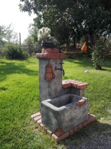 fontana <a href="/prodotti/fontane-da-giardino/fonte-del-casale/">fonte del casale</a> col. antichizzato, cod. 03FDCAT, località: Pomonte Scansano (Grosseto) fontana fonte del casale col. antichizzato, cod. 03FDCAT, località: Pomonte Scansano (Grosseto)