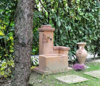 fontana <a href="/prodotti/fontane-da-giardino/fonte-del-casale/">fonte del casale</a> col. mattone, cod. 03FDCM, località: Casaletto Lodigiano (Lodi) fontana fonte del casale col. mattone, cod. 03FDCM, località: Casaletto Lodigiano (Lodi)
