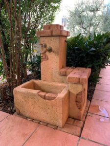 fontana <a href="/prodotti/fontane-da-giardino/fonte-del-casale/">fonte del casale</a> col. pietre del borgo, cod. 03FDCP, località: Monselice (Padova) fontana fonte del casale col. pietre del borgo, cod. 03FDCP, località: Monselice (Padova)