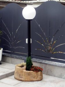 <a href="/prodotti/lampade-da-giardino-e-illuminazione/lampione-da-giardino-con-base-grande-in-finta-roccia/">lampione da giardino con base grande in finta roccia</a> col. old stone, cod. 11PLGOSL, località: Settimo Torinese lampione da giardino con base grande in finta roccia col. old stone, cod. 11PLGOSL, località: Settimo Torinese