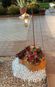 <a href="/prodotti/lampade-da-giardino-e-illuminazione/lanterna solare da giardino con base media in finta roccia/">Lanterna solare da giardino con base media in finta roccia</a> col. pietre del borgo, cod. 11PLMPLS, località Bovolone (Verona) lanterna solare da giardino con base media in finta roccia col. pietre del borgo, cod. 11PLMPLS, località Bovolone (Verona)