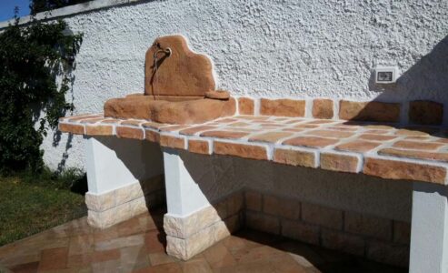 <a href="/prodotti/pietre-per-rivestimento-e-battiscopa/pietre-murali-toscana/">pietre murali Toscana</a> con <a href="/prodotti/pietre-per-rivestimento-e-battiscopa/battiscopa-8-13/">battiscopa</a>, colorazioni miste, località: Roma pietre murali Toscana con battiscopa, colorazioni miste, località: Roma