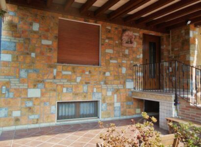 <a href="/prodotti/pietre-per-rivestimento-e-battiscopa/pietre-murali-umbria/">pietre murali Umbria</a> e <a href="/prodotti/pietre-per-rivestimento-e-battiscopa/pietre-murali-toscana/">Toscana</a>, colorazioni miste, provincia di Treviso pietre murali Umbria e Toscana, colorazioni miste, provincia di Treviso