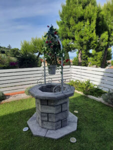 <a href="/prodotti/pozzi-decorativi-da-giardino/pozzo-60/">pozzo da giardino 60</a> col. antichizzato, cod. 06PB60AT, località: San Benedetto del Tronto (Ascoli Piceno) pozzo da giardino 60 col. antichizzato, cod. 06PB60AT, località: San Benedetto del Tronto (Ascoli Piceno)