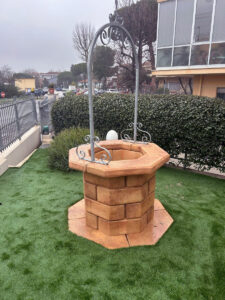 <a href="/prodotti/pozzi-decorativi-da-giardino/pozzo-60/">pozzo da giardino 60</a> col. mattone, cod. 06PB60M, località: Riccione (Rimini) pozzo da giardino 60 col. mattone, cod. 06PB60M, località: Riccione (Rimini)