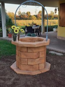 <a href="/prodotti/pozzi-decorativi-da-giardino/pozzo-60/">pozzo da giardino 60</a> col. mattone, cod. 06PB60M, località: Verona pozzo da giardino 60 col. mattone, cod. 06PB60M, località: Verona