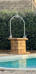 <a href="/prodotti/pozzi-decorativi-da-giardino/pozzo-60/">pozzo da giardino 60</a> col. old stone, cod. 06PB60OS, località: Marausa Misiliscemi (Trapani) pozzo da giardino 60 col. old stone, cod. 06PB60OS, località: Marausa Misiliscemi (Trapani)