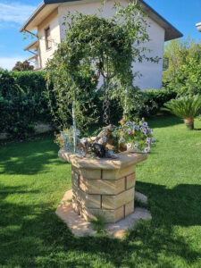<a href="/prodotti/pozzi-decorativi-da-giardino/pozzo-60/">pozzo da giardino 60</a> col. pietre del borgo, cod. 06PB60P, località: Castrezzato (Brescia) pozzo da giardino 60 col. pietre del borgo, cod. 06PB60P, località: Castrezzato (Brescia)