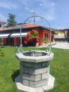 <a href="/prodotti/pozzi-decorativi-da-giardino/pozzo-80/">pozzo da giardino 80</a> col. antichizzato, cod. 06PB80AT, località: Cugliate Fabiasco (Varese) pozzo da giardino 80 col. antichizzato, cod. 06PB80AT, località: Cugliate Fabiasco (Varese)