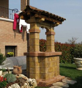 <a href="/prodotti/pozzi-decorativi-da-giardino/pozzo-country/">pozzo da giardino country</a> col. old stone, cod. 06PCOS, località: Scandiano (Reggio Emilia) pozzo da giardino country col. old stone, cod. 06PCOS, località: Scandiano (Reggio Emilia)