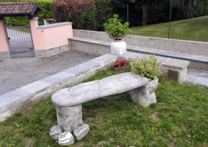 <a href="/prodotti/tavoli-e-panchine-per-giardino/panchina-roccia/">panchina roccia</a> col. antichizzato, cod. 04PRAT, località: Besana in Brianza panchina roccia col. antichizzato, cod. 04PRAT, località: Besana in Brianza