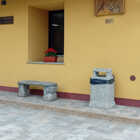 panchina roccia col. antichizzato, cod. 04PRAT e cestino portarifiuti ghiaia di fiume, cod. 00CPSF, località: Vistrorio (Torino)