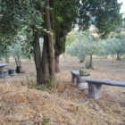 panchina roccia e salotto roccia col. antichizzato, cod. 04PRAT, località: Quarrata Loc. Tizzana (Pistoia)